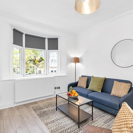 Modern Two Bedroom Apartment With Free Parking! London Eksteriør bilde