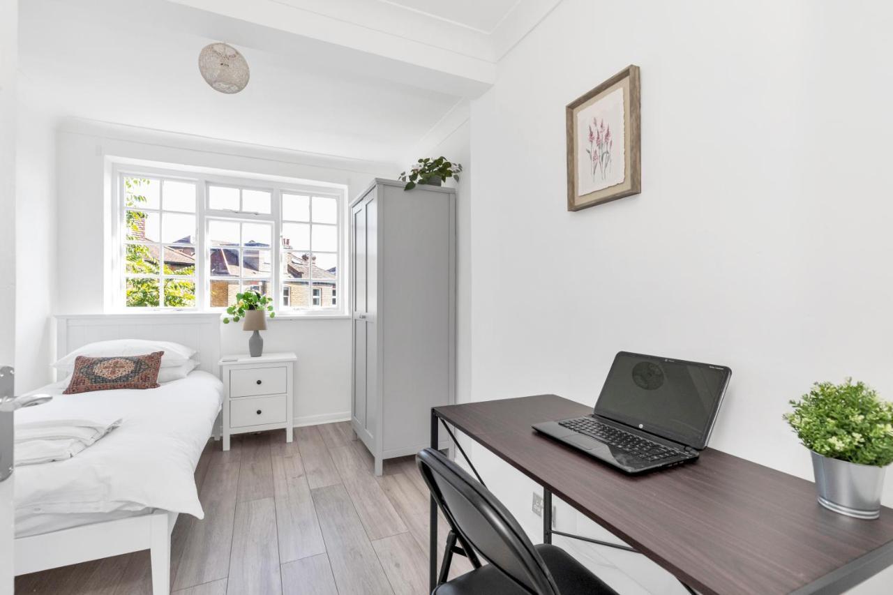 Modern Two Bedroom Apartment With Free Parking! London Eksteriør bilde