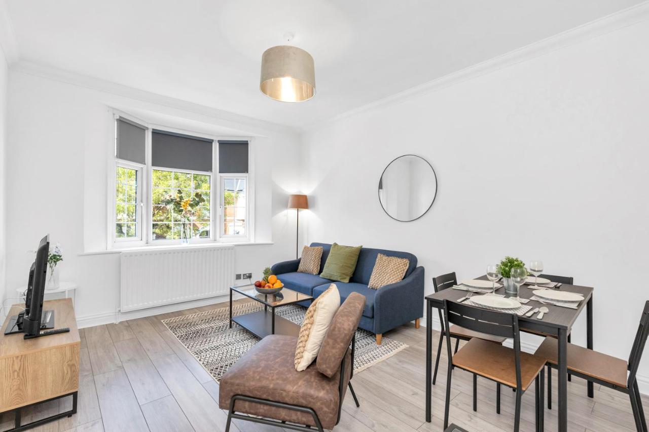 Modern Two Bedroom Apartment With Free Parking! London Eksteriør bilde